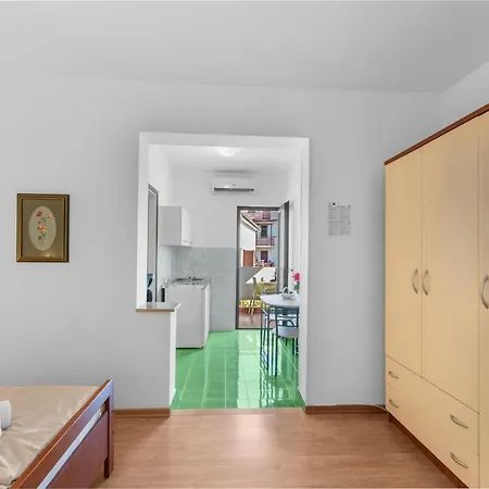 Apartment Falcon Funtana