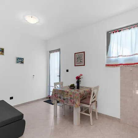Falcon Apartment
