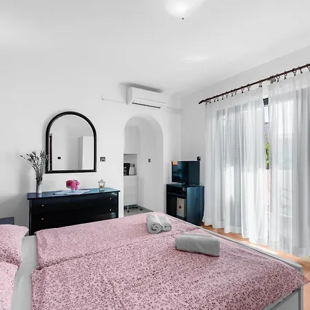 Falcon Διαμέρισμα Funtana