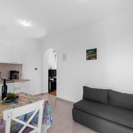 Apartment Falcon Funtana