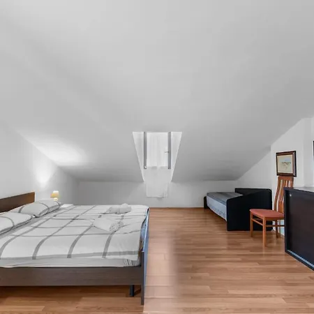 Apartment Falcon Funtana